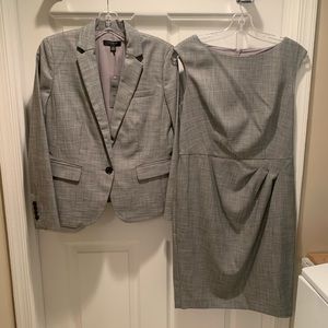 Women’s Ann Taylor grey suit with tags on 6P